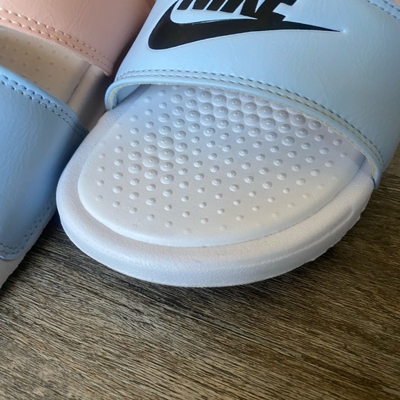 NIKE baby blue/ peach slides - Picture 6 of 10